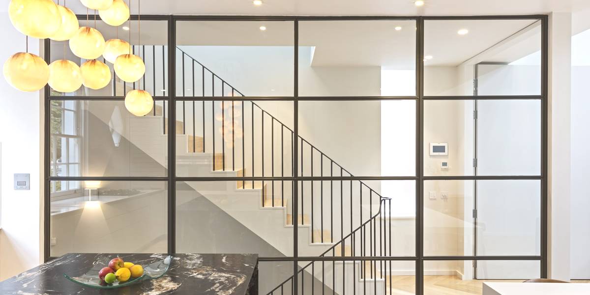 stalen ramen laten plaatsen